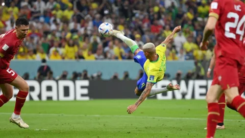 Gol Akrobatik Richarlison Bantu Brasil Kalahkan Serbia 2-0 - GenPI.co