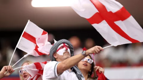 Bawa Logo Salib, Fans Timnas Inggris Dilarang Nonton Piala Dunia 2022 - GenPI.co