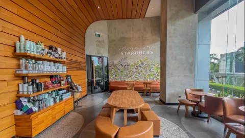 Ramah Disabilitas, Starbucks Buka Gerai Bahasa Isyarat Pertama di Indonesia - GenPI.co