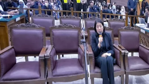 Majelis Hakim Heran Putri Candrawathi Dengar Suara Tembakan Diam Saja - GenPI.co