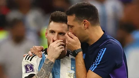 Pesan Menyentuh Scaloni untuk Laga Terakhir Lionel Messi di Piala Dunia - GenPI.co