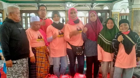 Manuver Berkelas Mak Ganjar untuk Bantu Korban Kebakaran di Mampang - GenPI.co