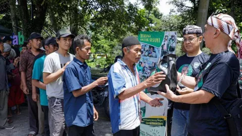Bersedekah, Kowarteg Dukung Ganjar Bikin Warga Bandung Berseri-seri - GenPI.co