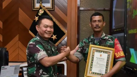 Viral TNI Gadai Motor di Samarinda, Kasad Dudung Hadiahi Kenaikan Pangkat - GenPI.co