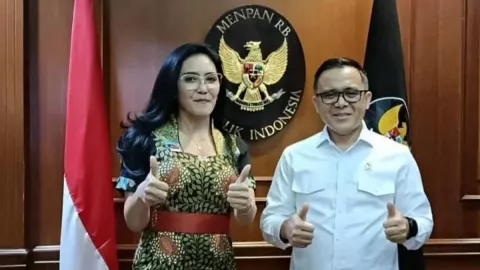 Politikus PDIP Desak MenPAN-RB Azwar Anas Soal Rekrutmen PPPK, Honorer Bisa Semringah - GenPI.co