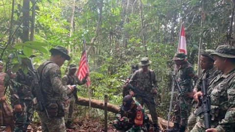 Cegah Kegiatan Ilegal, TNI dan TDM Patroli di Perbatasan Indonesia-Malaysia - GenPI.co