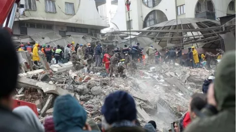 Gempa Turki dan Syria: 2.300 Warga Meninggal Dunia - GenPI.co