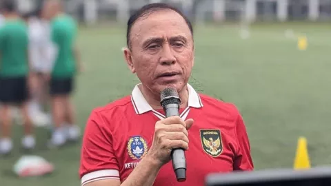 Sebelum Digeser Erick Thohir dari Ketum PSSI, Iwan Bule Sesalkan 1 Hal - GenPI.co