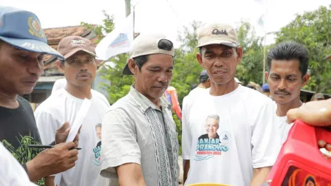 Warga Subang Bahagia, Komunitas Nelayan Pesisir Bagi Oli Gratis - GenPI.co