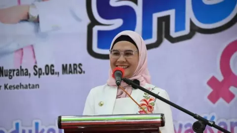 2 Pengamat Sorot Lucky Hakim, Bupati Indramayu Fokus Urus Rakyat - GenPI.co