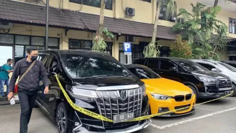 Crazy Rich Surabaya Wahyu Kenzo Ditangkap, 3 Mobil Mewah Disita - GenPI.co