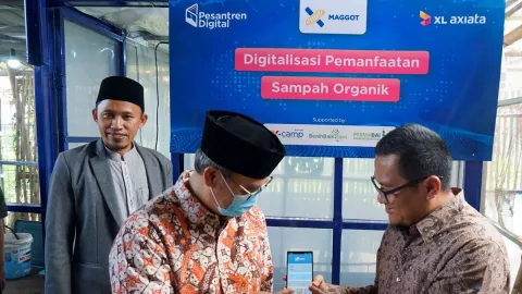 XL Axiata Dukung Budi Daya Maggot dan Hidroponik di Pesantren Berbasis IoT - GenPI.co