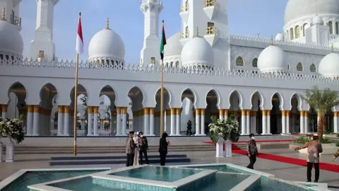 Mandor Masjid Sheikh Zayed Solo Utang Makan Rp 150 Juta, Walah! - GenPI.co