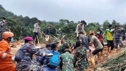 Bupati Sampaikan Maaf, Pencarian Korban Longsor di Natuna Dihentikan - GenPI.co