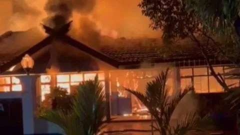 Kebakaran Gedung LPPM Universitas Palangka Raya, Kerugian Miliaran Rupiah - GenPI.co
