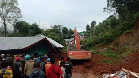 Pemkab Manggarai Timur Fasilitasi BPJS untuk Korban Bencana Longsor - GenPI.co