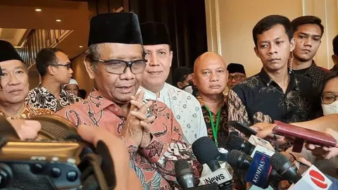 Semprot Arteria Dahlan Komisi 3 DPR, Mahfud MD: Berani ke Budi Gunawan? - GenPI.co