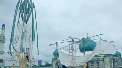 Badai di Pekanbaru Sebabkan 2 Payung Raksasa Masjid Annur Rusak - GenPI.co