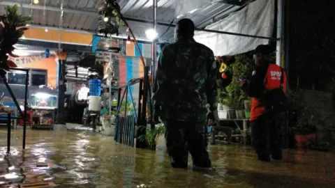 Bencana Banjir Terjang Kota Pamekasan Madura Akibat Hujan Lebat - GenPI.co