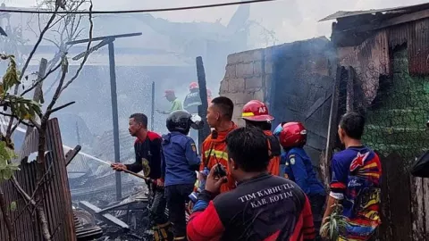 Kebakaran di Sampit Kalteng, 8 Keluarga Kehilangan Tempat Tinggal - GenPI.co