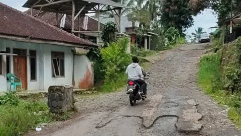 Jalan Menuju Curug Citambur di Cianjur Jawa Barat Akan Diperbaiki - GenPI.co