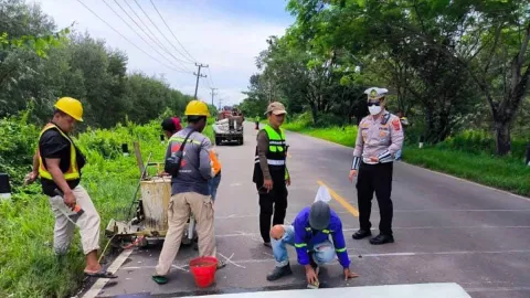 Rawan Kecelakaan, Jalur Sabak Menuju Jambi Dipasang Pita Kejut - GenPI.co