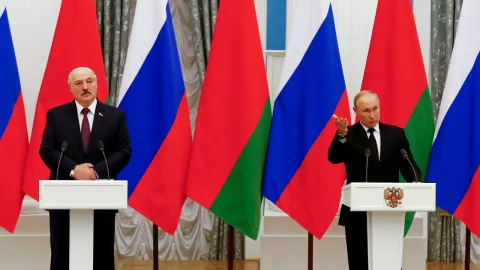 Merasa Dikhianati Barat, Belarusia Minta Bantuan ke Rusia - GenPI.co