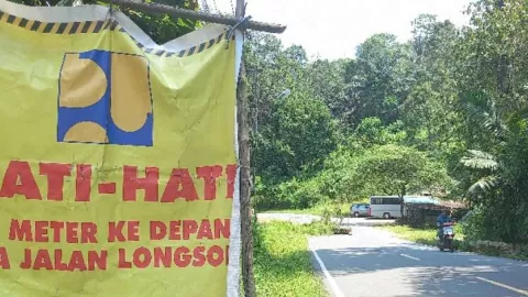 Waspada, Jalur Lintas Tengah Sumatera di Tapanuli Selatan Rusak - GenPI.co