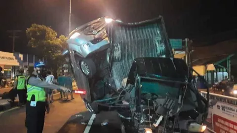 6 Mobil Terlibat Kecelakaan Beruntun di Magelang Jawa Tengah - GenPI.co