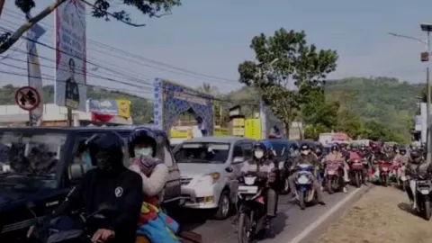 Arus Kendaraan dari Bandung Terpantau Padat Merayap di Garut - GenPI.co