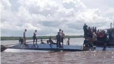 Kecelakaan Kapal di Indragiri Hilir, 5 Tewas dan 4 Penumpang Hilang - GenPI.co