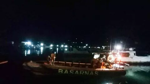 Basarnas Mencari 5 Nelayan Hilang di Laut NTT Akibat Kecelakaan Kapal - GenPI.co
