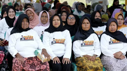 Aksi Berkelas Relawan Ganjar Sejati ke Petambak Ikan dan Udang di Subang - GenPI.co