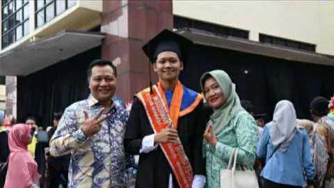 Inspiratif, Wisudawan Terbaik TI Universitas Semarang Jadi Tenaga Ahli - GenPI.co