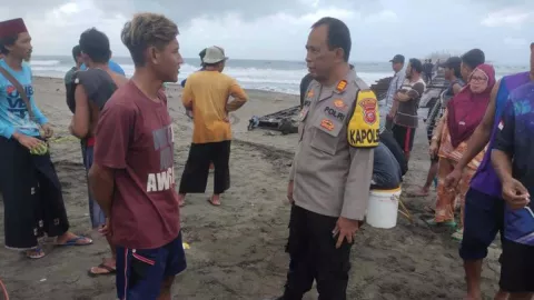 Kecelakaan Laut di Sukabumi, Nakhoda Hilang Seusai Tersambar Petir - GenPI.co