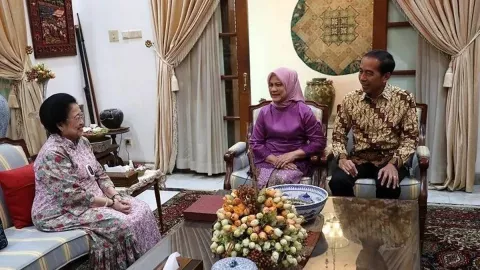 Hasto PDIP: Jokowi Anggap Megawati Seperti Ibu Sendiri - GenPI.co