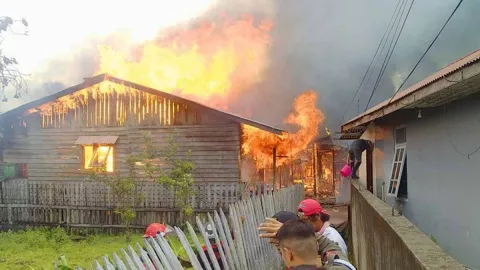 Sekolah dan Sejumlah Rumah Hangus Akibat Kebakaran di Kalimantan Utara - GenPI.co
