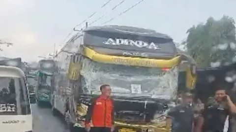 Bus Berpenumpang Rombongan Calon Jemaah Haji Kecelakaan di Bangkalan - GenPI.co