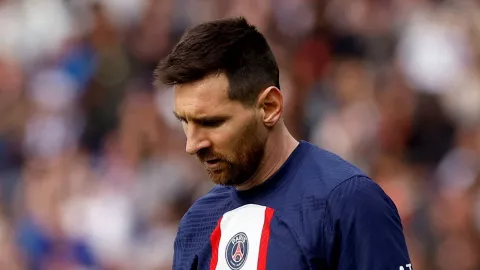 Lionel Messi Diejek Fans Sendiri Saat Melakoni Laga Terakhir untuk PSG - GenPI.co