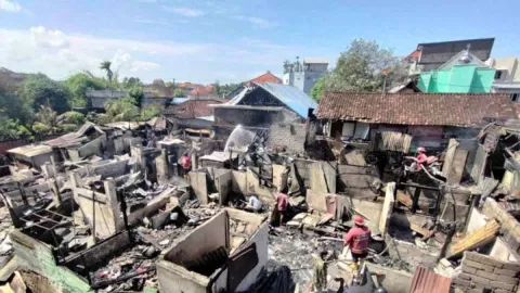 Puluhan Keluarga Korban Kebakaran di Denpasar Akan Dibiayai Kamar Kos - GenPI.co