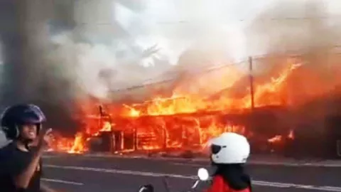 Kebakaran di Palangka Raya Kalteng, Kerugian Capai Rp 1 Miliar - GenPI.co
