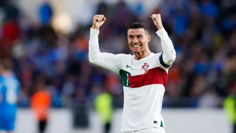 Bungkam Islandia, Cristiano Ronaldo Ukir Rekor Manis di Timnas Portugal - GenPI.co