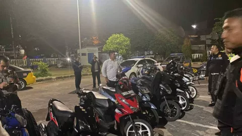 Polres Sukabumi Kota Tangkap 3 Pemuda Kedapatan Bawa Senjata Tajam - GenPI.co