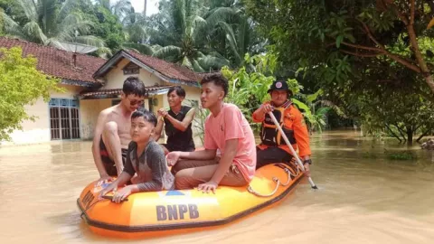 5.008 Orang Terdampak Banjir di Tanggamus Lampung - GenPI.co