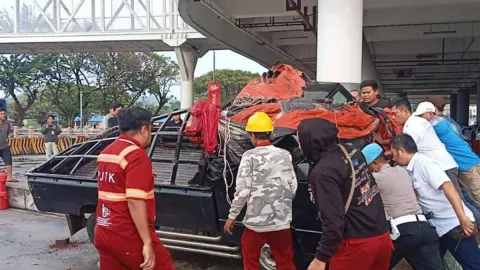 Kronologis Mobil Terguling Tak Kuat Naik ke Kapal di Pelabuhan Bakaueheni - GenPI.co