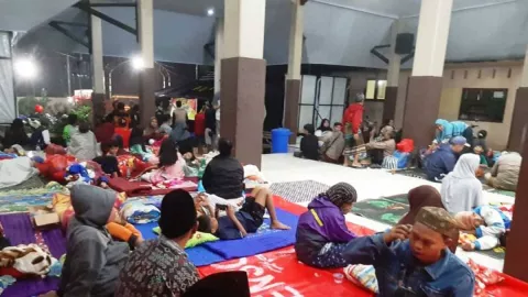 Banjir Lahar Dingin Gunung Semeru di Lumajang, Ratusan Orang Mengungsi - GenPI.co
