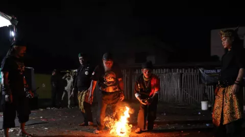 Bangkitkan Kembali Tradisi Sunda, Ganjar Muda Padjadjaran Gelar Bola Api - GenPI.co