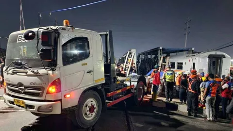Kronologis Kecelakaan Kereta Api Brantas Tabrak Truk di Semarang - GenPI.co
