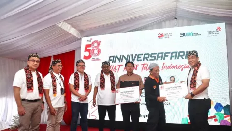Telkom Jabar Beri Bantuan Perangkat Komputer dan Alat Ibadah di Sukabumi - GenPI.co