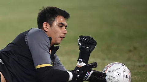 Pelatih Borneo FC Percaya Mental Kiper Nadeo Argawinata Cepat Pulih - GenPI.co